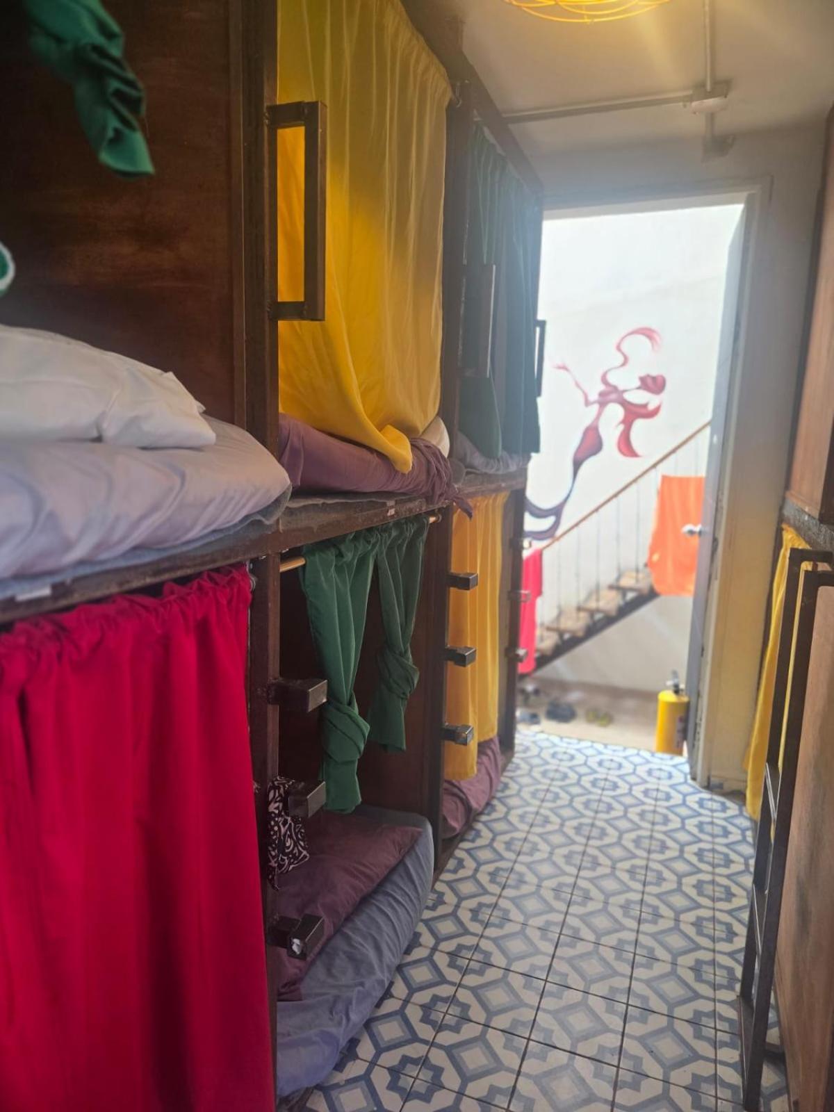 Portelli Hostal Zona G- Para Extranjeros ボゴタ エクステリア 写真